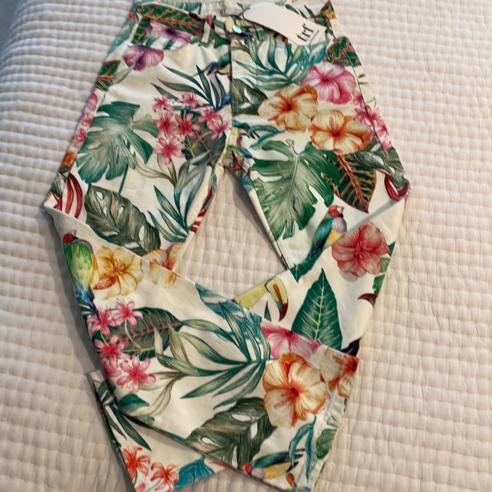 NWT Zara trf Collection tropical pattern jeans. Size 00